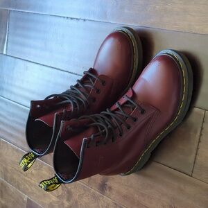 Dr. Martens The Original Boots size US 7